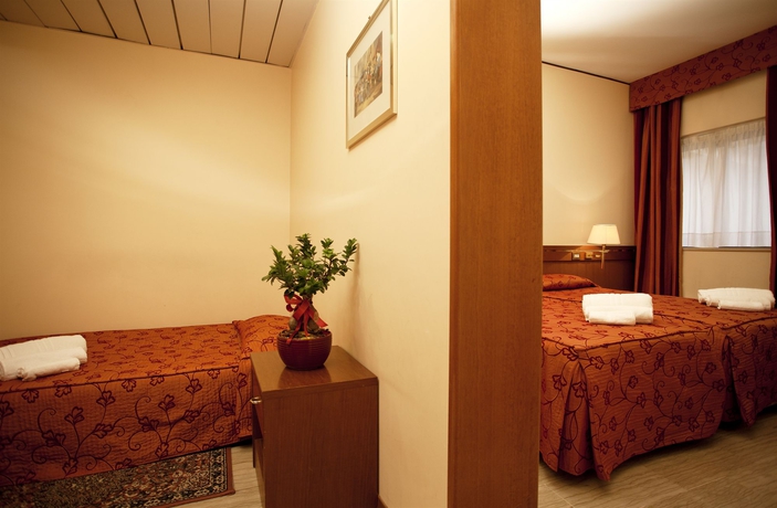 Imagen de la habitación del Hotel Augustus, Nápoles. Foto 7