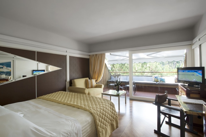 Imagen de la habitación del Hotel Augustus and Resort. Foto 7