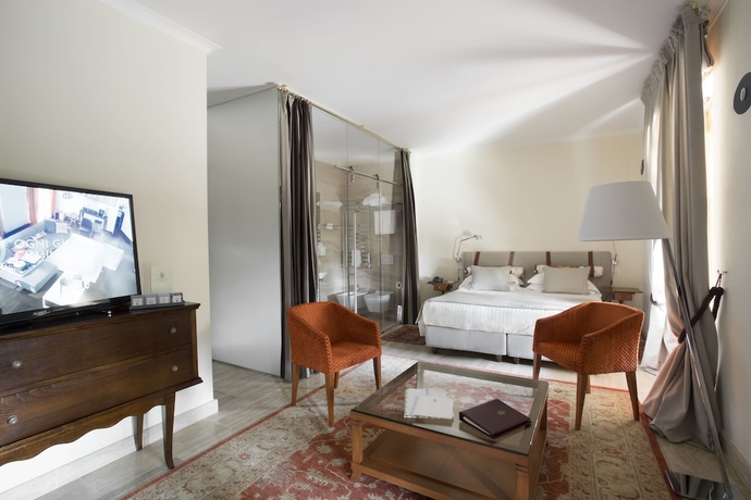 Imagen de la habitación del Hotel Augustus and Resort. Foto 8