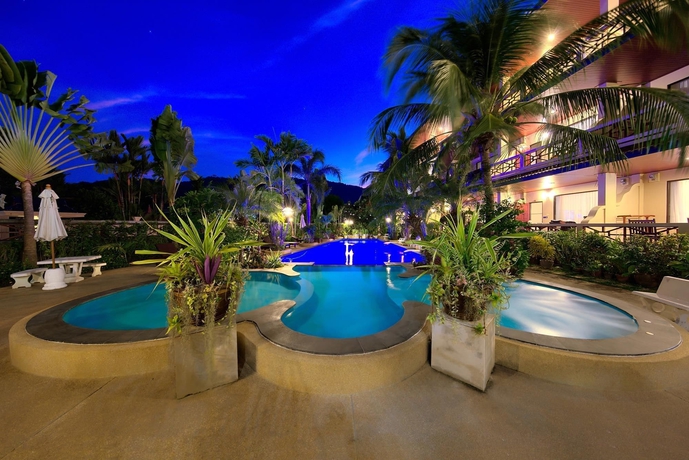 Imagen de la piscina del Hotel Aumpai Luxury. Foto 16