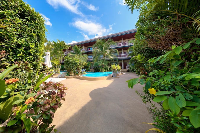 Imagen de la piscina del Hotel Aumpai Luxury. Foto 18