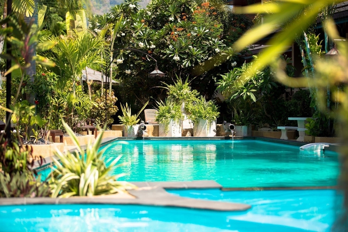 Imagen de la piscina del Hotel Aumpai Luxury. Foto 19