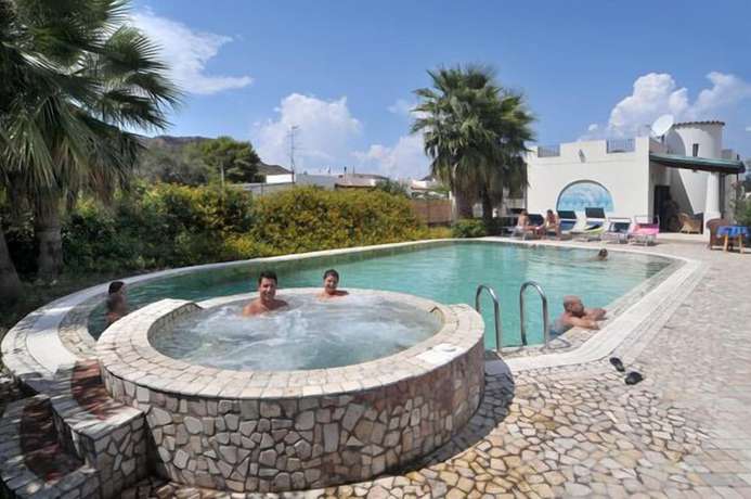 Imagen de la piscina del Hotel Aura, Lipari. Foto 13