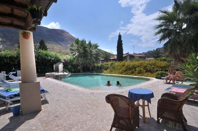 Imagen de la piscina del Hotel Aura, Lipari. Foto 14