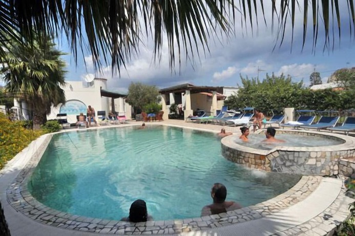 Imagen de la piscina del Hotel Aura, Lipari. Foto 17