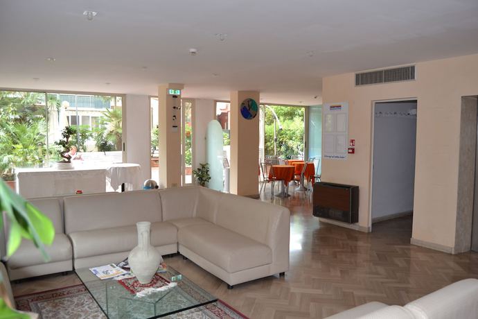 Imagen de los interiores del Hotel Aura Living. Foto 16