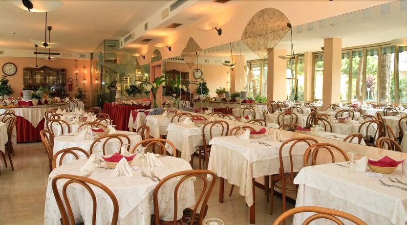 Imagen del bar/restaurante del Hotel Aura Living. Foto 3