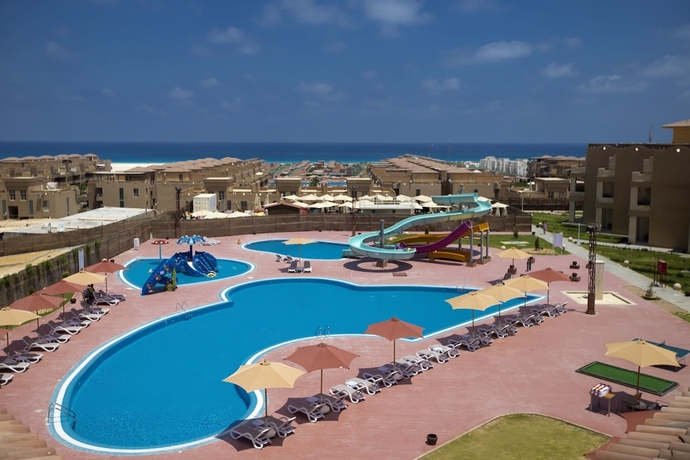 Imagen de la piscina del Hotel Aura Resort Sidi Abdel Rahman - El Alamein. Foto 13