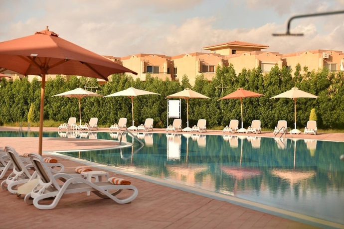 Imagen de la piscina del Hotel Aura Resort Sidi Abdel Rahman - El Alamein. Foto 18
