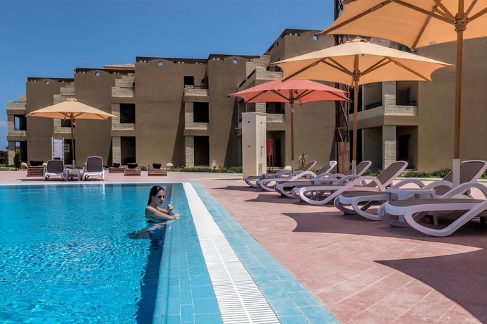 Imagen de la piscina del Hotel Aura Resort Sidi Abdel Rahman - El Alamein. Foto 19