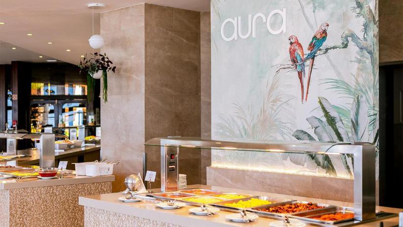 Imagen del bar/restaurante del Hotel Auramar Beach Resort. Foto 2