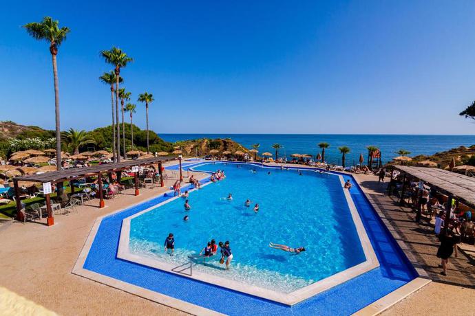 Imagen de la piscina del Hotel Auramar Beach Resort. Foto 19