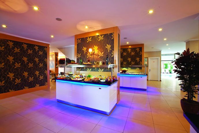 Imagen del bar/restaurante del Hotel Aurasia Beach. Foto 4