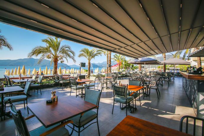 Imagen del bar/restaurante del Hotel Aurasia Beach. Foto 7