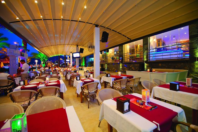 Imagen del bar/restaurante del Hotel Aurasia Beach. Foto 9