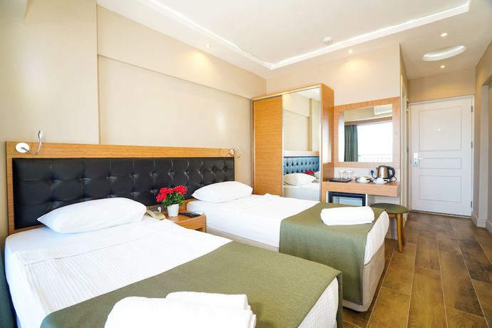 Imagen de la habitación del Hotel Aurasia Seaside. Foto 2