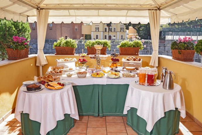 Imagen del bar/restaurante del Hotel Aurelia Residence San Pietro. Foto 2