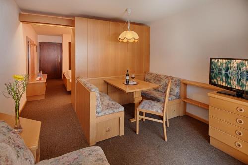 Imagen de la habitación del Hotel Auren. Foto 8