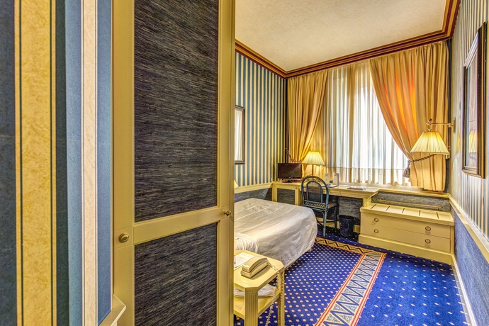 Imagen de la habitación del Hotel Auriga. Foto 6