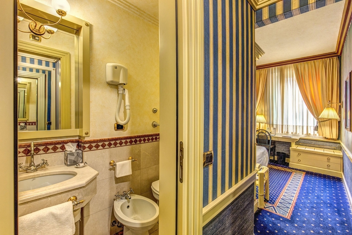 Imagen de la habitación del Hotel Auriga. Foto 13