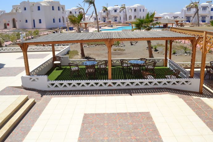 Imagen de los exteriores del Hotel Aurora Beach Safari Resort. Foto 12