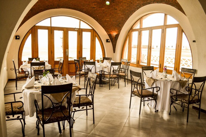 Imagen del bar/restaurante del Hotel Aurora Beach Safari Resort. Foto 4