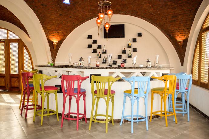 Imagen del bar/restaurante del Hotel Aurora Beach Safari Resort. Foto 6