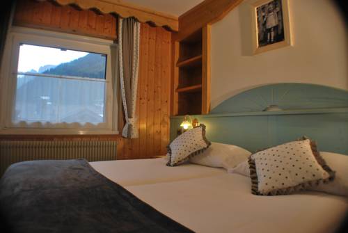 Imagen de la habitación del Hotel Aurora, Canazei. Foto 8