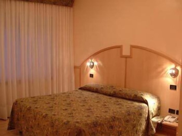 Imagen de la habitación del Hotel Aurora, Chiavenna. Foto 14