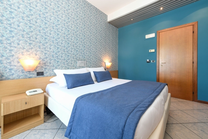 Imagen de la habitación del Hotel Aurora, Desenzano del Garda. Foto 4