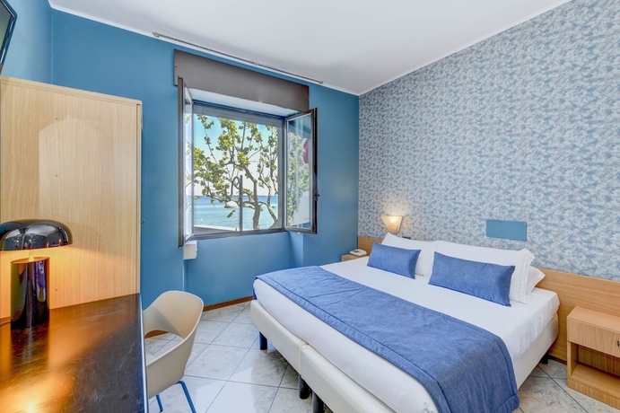 Imagen de la habitación del Hotel Aurora, Desenzano del Garda. Foto 7