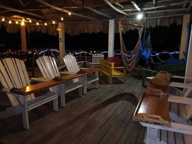 Imagen de los exteriores del Hotel Aurora, Flores. Foto 18