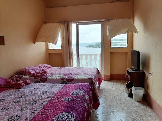 Imagen de la habitación del Hotel Aurora, Flores. Foto 10