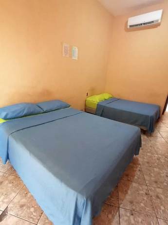 Imagen de la habitación del Hotel Aurora, Flores. Foto 11