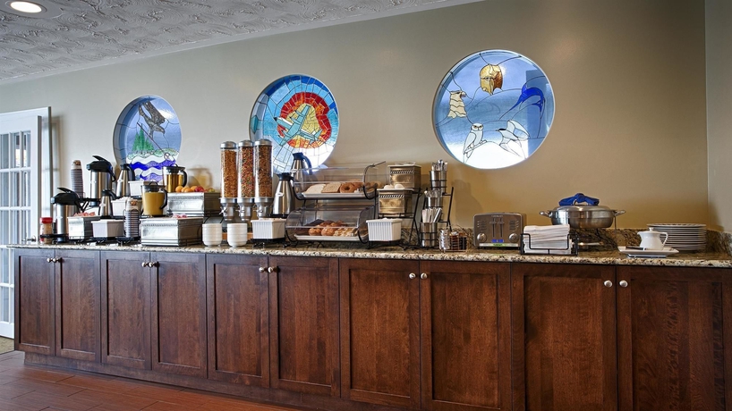 Imagen del bar/restaurante del Hotel Aurora Inn. Foto 3