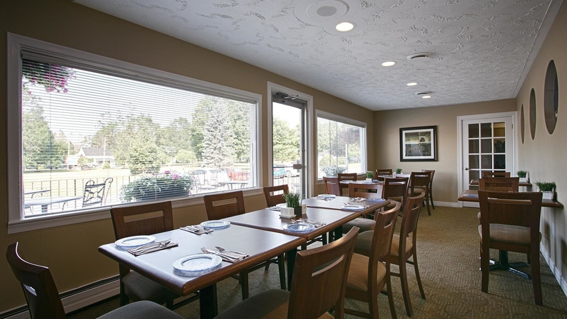 Imagen del bar/restaurante del Hotel Aurora Inn. Foto 4