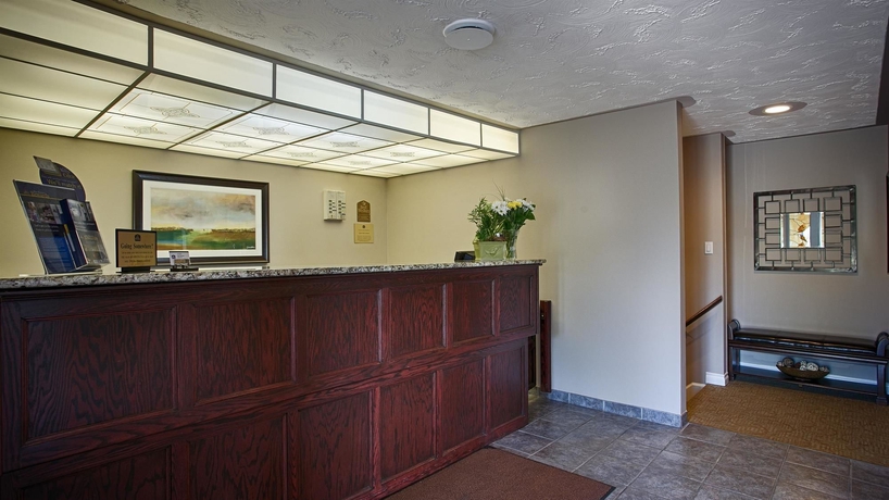 Imagen de los interiores del Hotel Aurora Inn. Foto 11