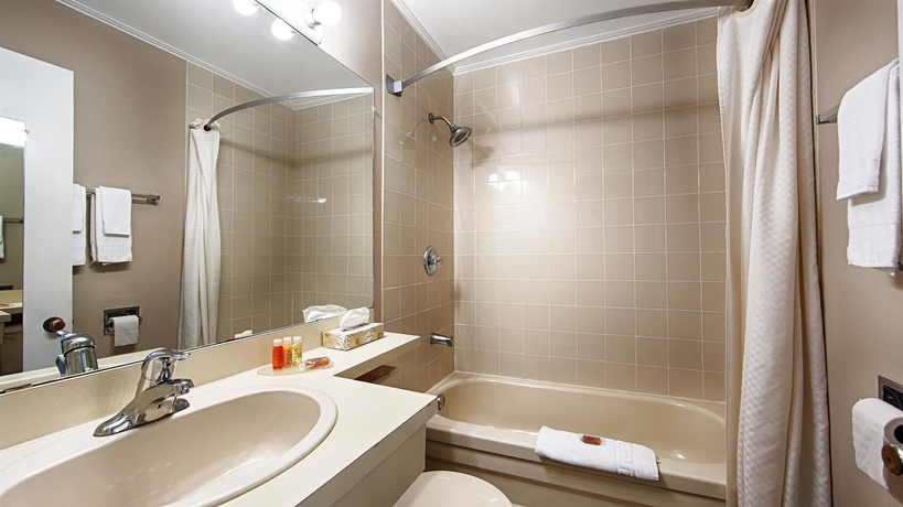 Imagen de la habitación del Hotel Aurora Inn. Foto 7