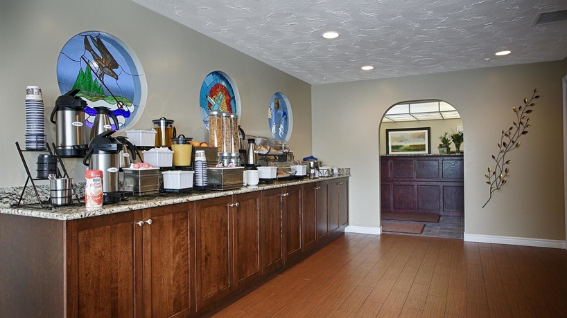 Imagen del bar/restaurante del Hotel Aurora Inn. Foto 5