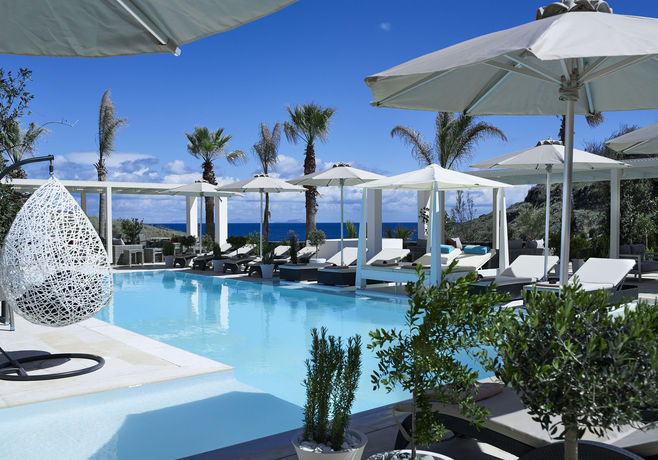 Imagen de la piscina del Hotel Aurora Luxury Suites. Foto 21