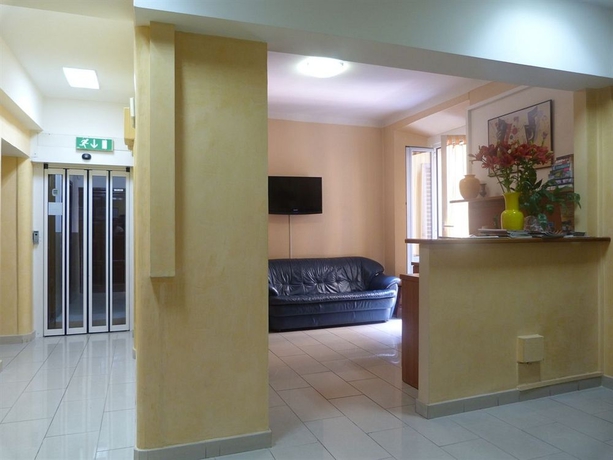 Imagen de los interiores del Hotel Aurora, Milán. Foto 12