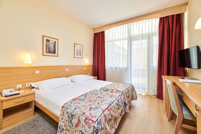 Imagen de la habitación del Hotel Aurora Plava Laguna. Foto 4