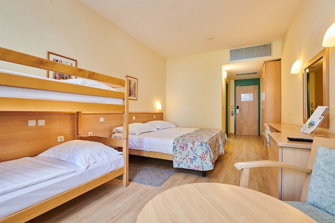 Imagen de la habitación del Hotel Aurora Plava Laguna. Foto 14