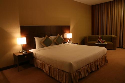 Imagen de la habitación del Hotel Aurora Plaza. Foto 9