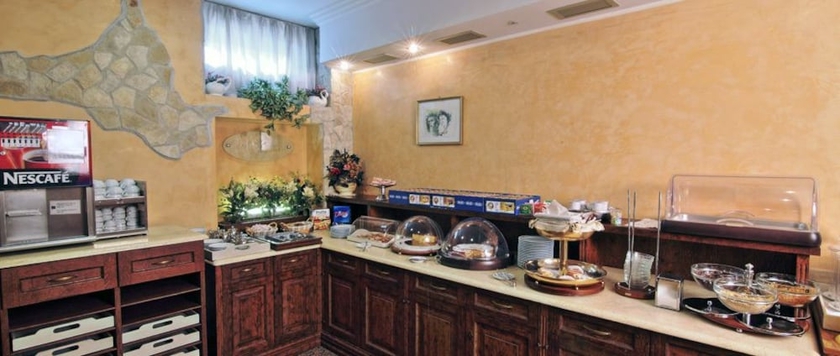 Imagen del bar/restaurante del Hotel Aurora, Tivoli Terme. Foto 7