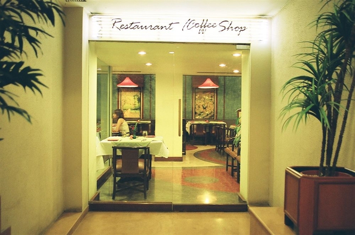 Imagen del bar/restaurante del Hotel Aurora Towers. Foto 4