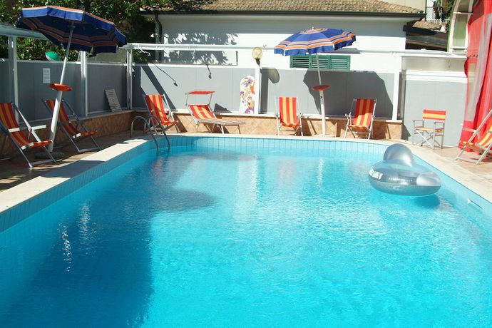 Imagen de la piscina del Hotel Aurora, Tremensuoli. Foto 17