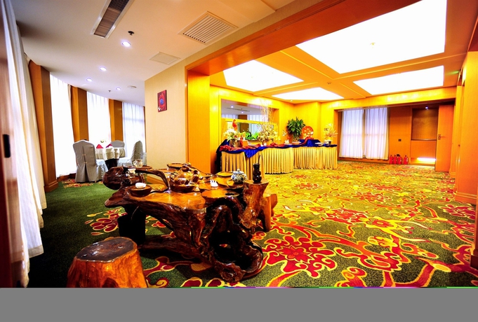 Imagen de los interiores del Hotel Aurum International. Foto 15