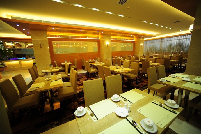 Imagen del bar/restaurante del Hotel Aurum International. Foto 6