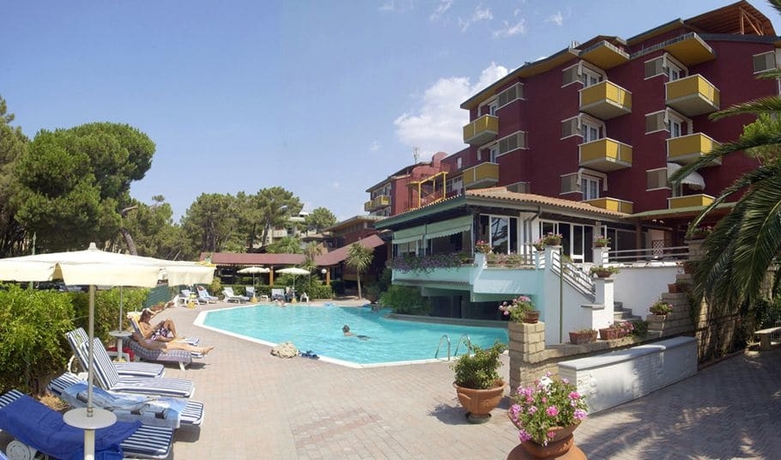 Imagen de la piscina del Hotel Aurum Principe. Foto 17